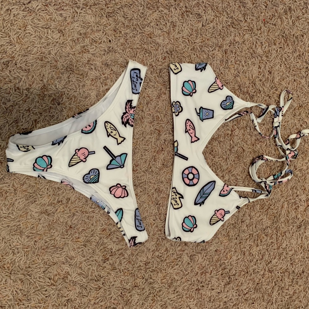 Cute pattern tie strap bikini